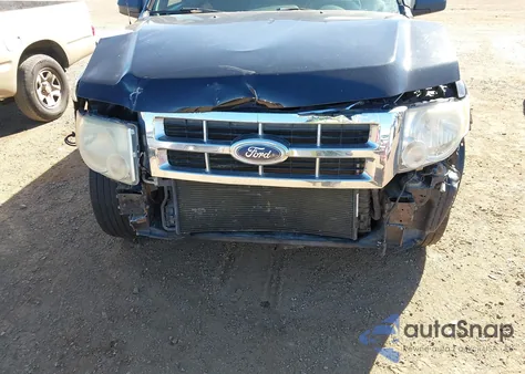 2010 Ford Escape Xlt z USA, uszkodzony, nr VIN 1FMCU0D70AKA12515